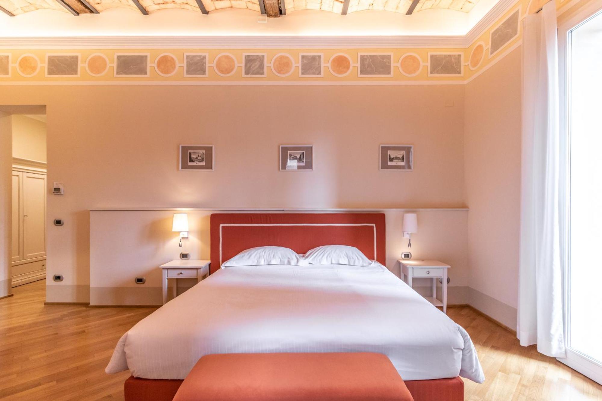 Casa Isolani Luxury Rooms Piazza Maggiore Болоня Екстериор снимка
