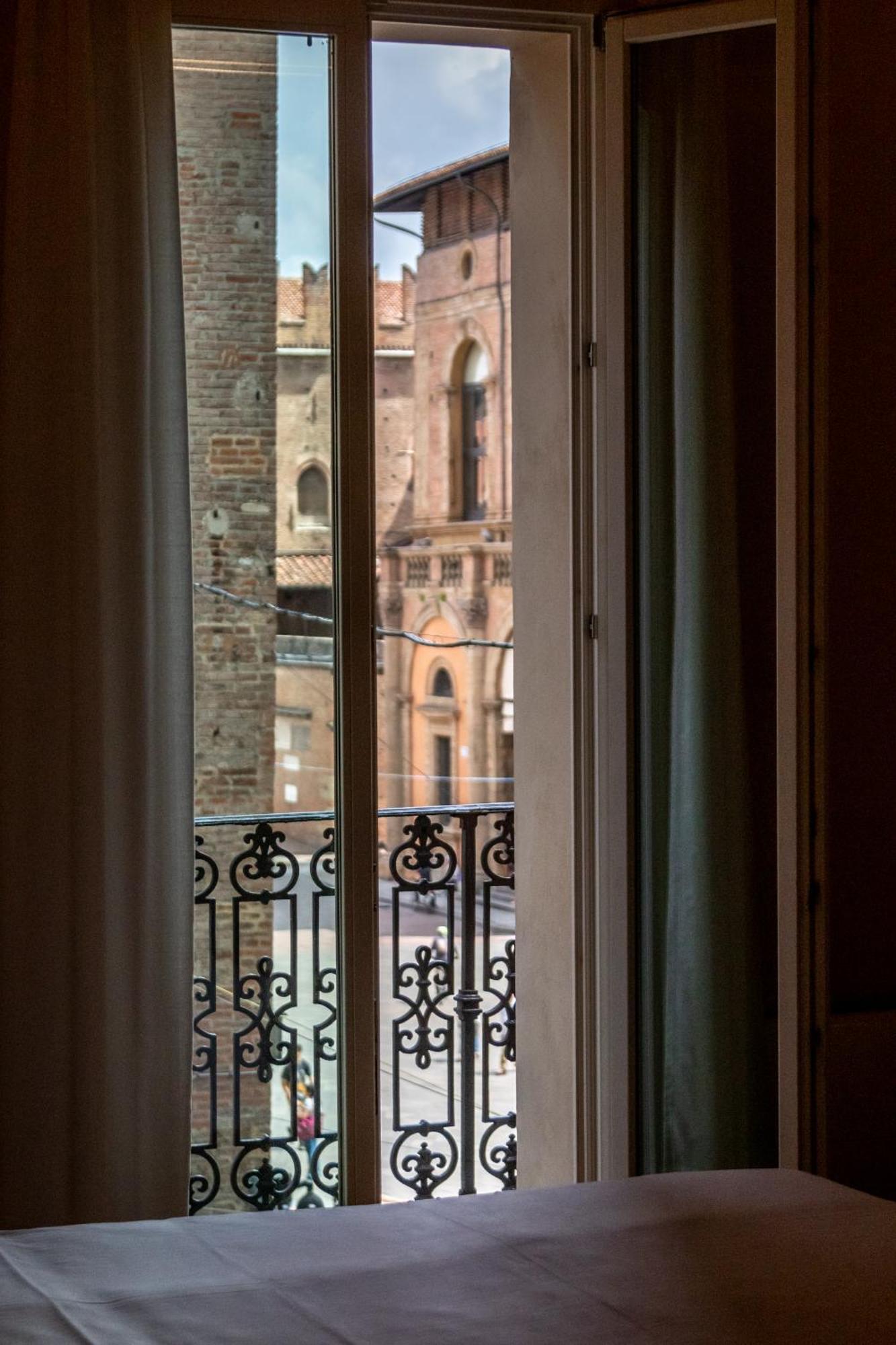 Casa Isolani Luxury Rooms Piazza Maggiore Болоня Екстериор снимка