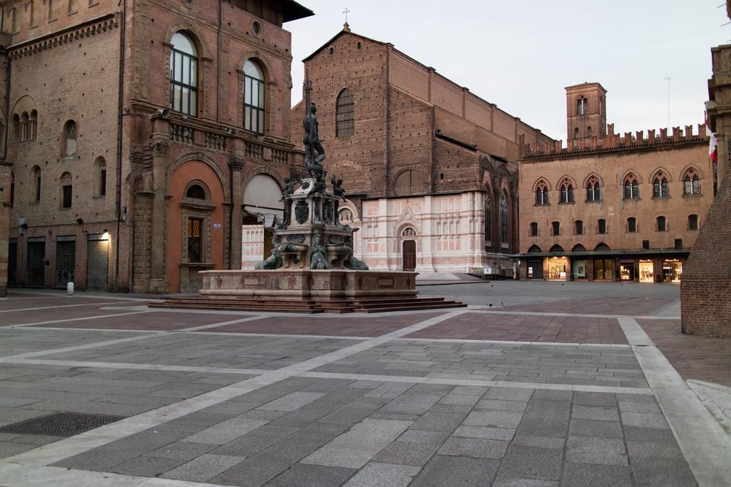 Casa Isolani Luxury Rooms Piazza Maggiore Болоня Екстериор снимка