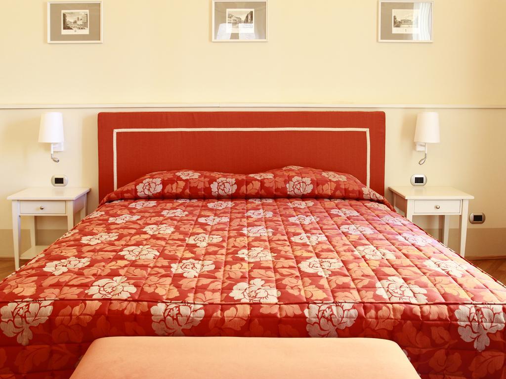Casa Isolani Luxury Rooms Piazza Maggiore Болоня Екстериор снимка