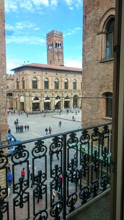 Casa Isolani Luxury Rooms Piazza Maggiore Болоня Екстериор снимка