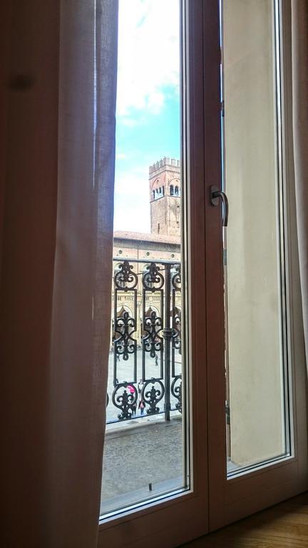Casa Isolani Luxury Rooms Piazza Maggiore Болоня Екстериор снимка