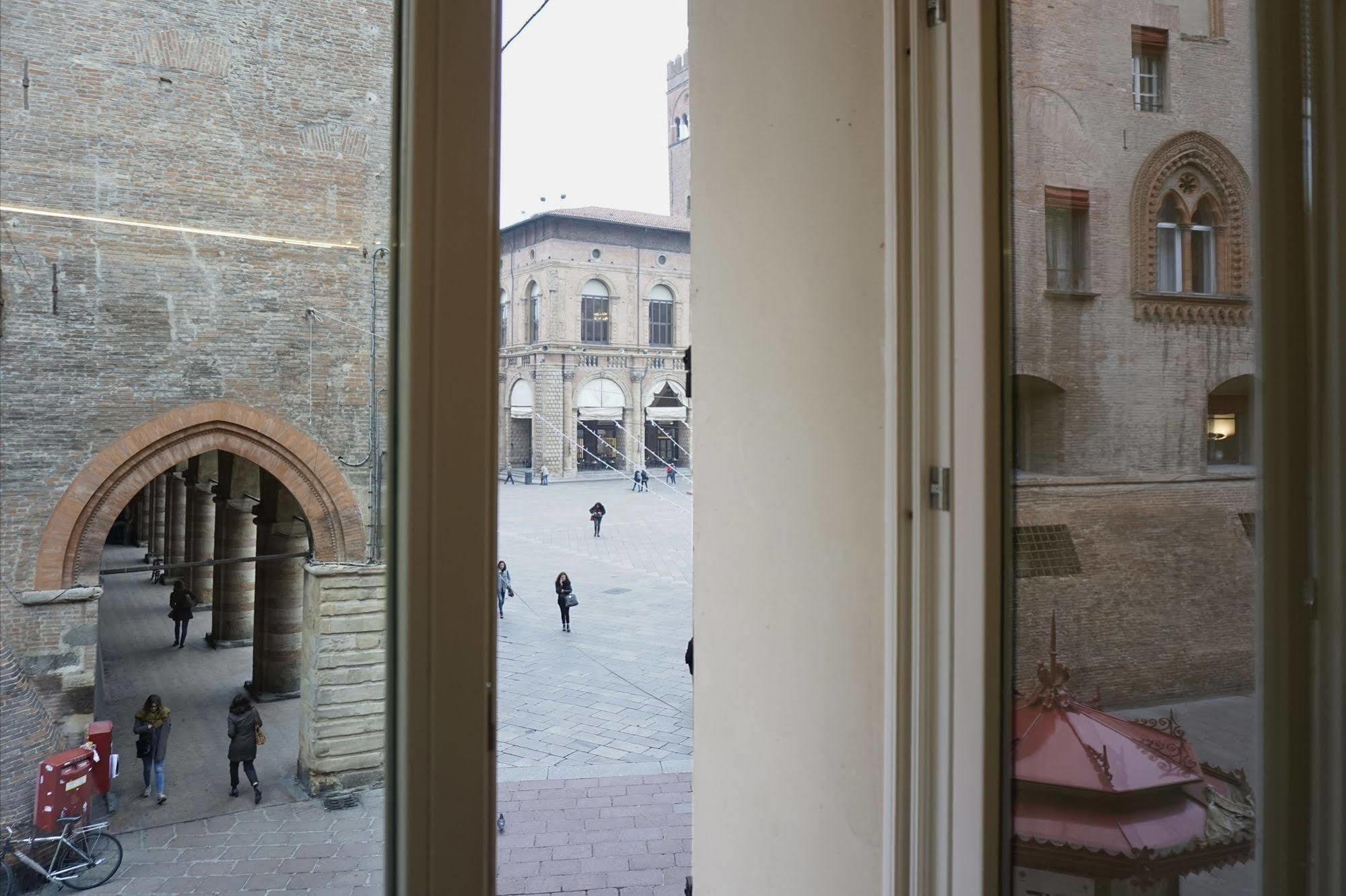 Casa Isolani Luxury Rooms Piazza Maggiore Болоня Екстериор снимка