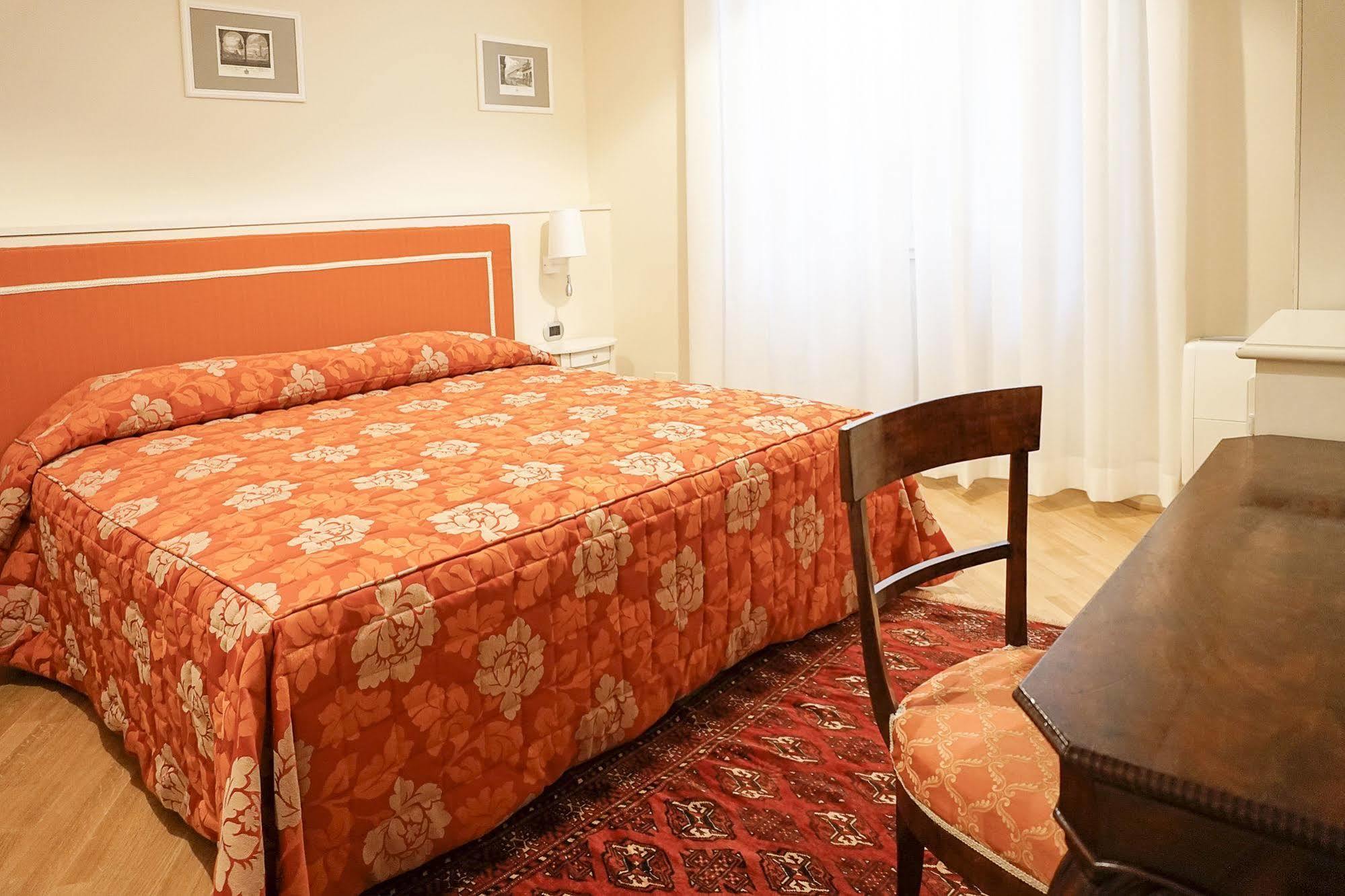 Casa Isolani Luxury Rooms Piazza Maggiore Болоня Екстериор снимка