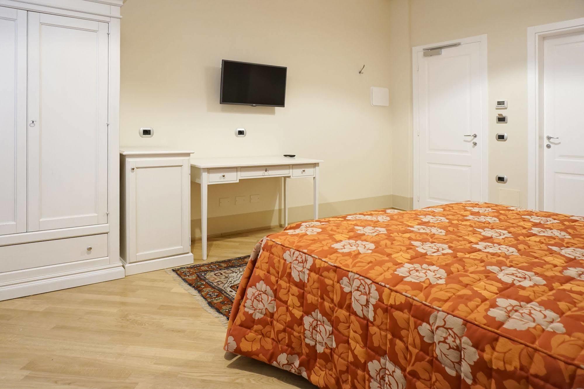 Casa Isolani Luxury Rooms Piazza Maggiore Болоня Екстериор снимка