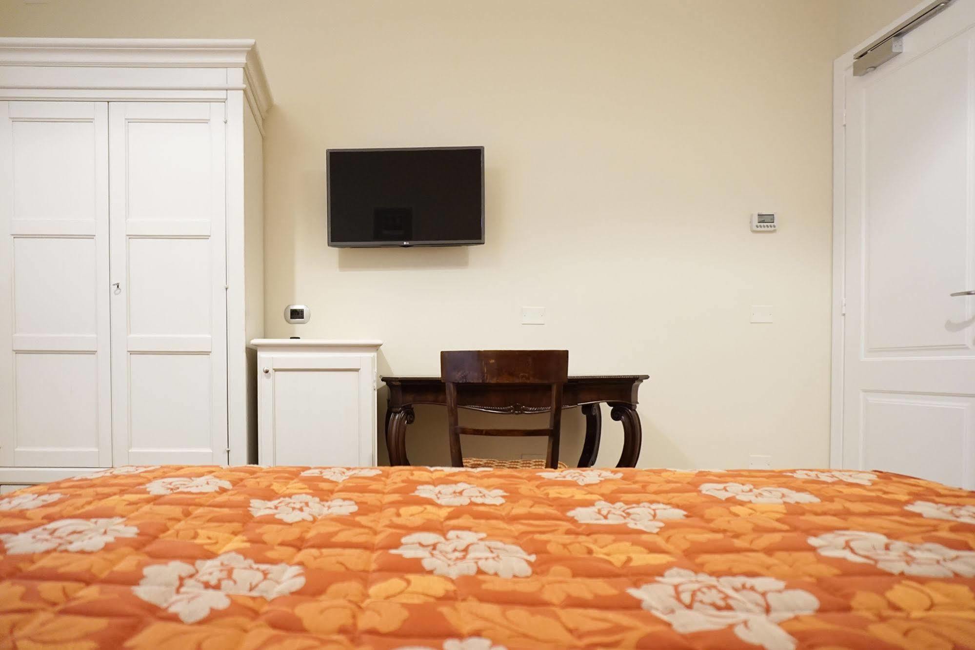 Casa Isolani Luxury Rooms Piazza Maggiore Болоня Екстериор снимка